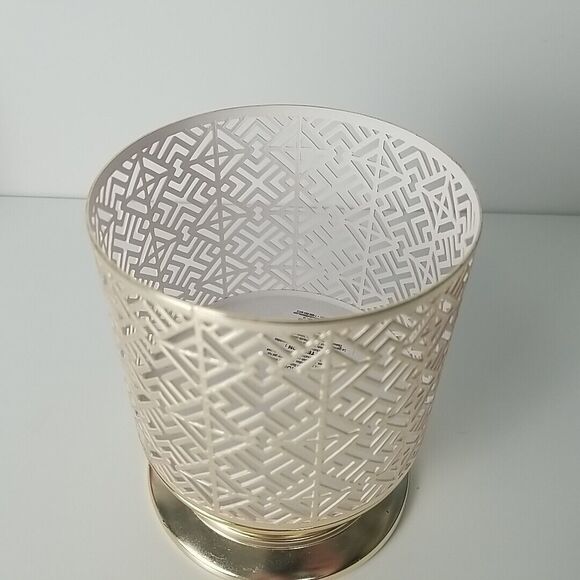 Bath & Body Works Geometric Pedestal Medium Candle Holder 5.25x4.25in White Barn - Picture 2 of 7